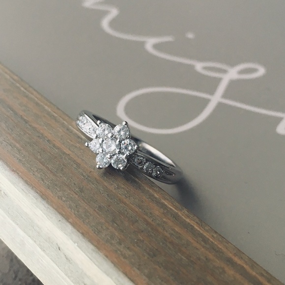 Sterling Silver Cubic Zirconia Flower Ring - Picture 7 of 7